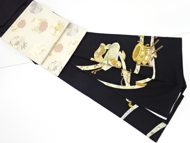 リサイクル　金彩和楽器模様刺繍留袖(比翼付き)　袋帯・和装バッグセット